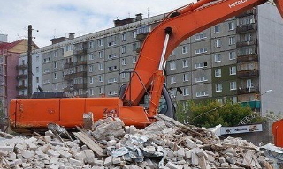 Вывоз строительного мусора с участка в Полысаево недорого от 1575 руб. | 2Землекопа-Плс