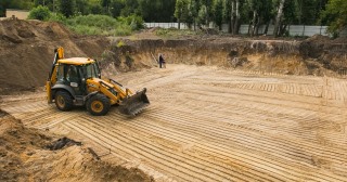 Разработка котлована Полысаево, цена от 315 руб./м3.